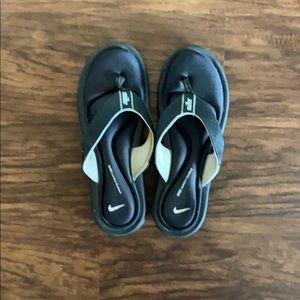 Nike Comfort footbed flip flops